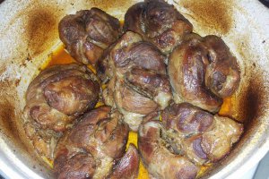 Rasol de Porc Godina cu vin rosu la cuptor