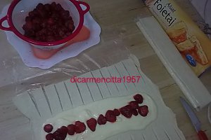 Creme ole cu capsuni in foietaj.