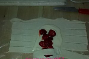 Creme ole cu capsuni in foietaj.