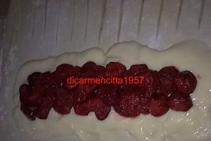 Creme ole cu capsuni in foietaj.