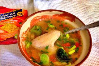 Ciorba de pui cu legume