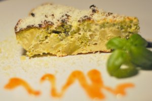 Tarta cu brocoli si busuioc