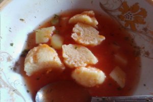 Supa de rosii cu galuste