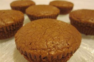Briose brownie cu crema de ciocolata alba