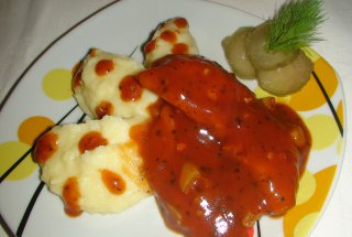 Snitele de pui cu sos rosu