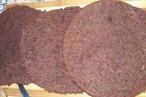 Tort cu crema de frisca si ciocolata