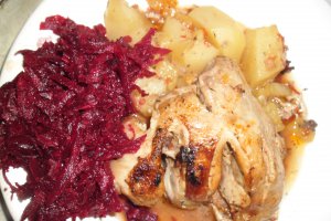 Friptura de pui cu salata de sfecla