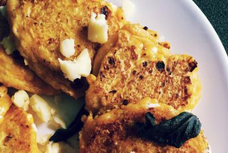 Chiftele din dovleac copt cu salvie si branza Cheddar