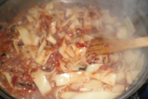 Tagliatelle cu ton si masline