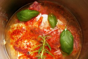 Tocanita de cartofi cu carne de iepure
