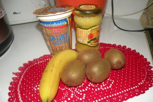 Smoothie cu kiwi, banane, miere si iaurt grecesc