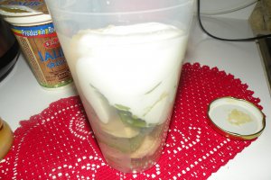 Smoothie cu kiwi, banane, miere si iaurt grecesc