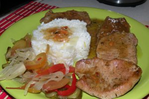 Cotlet de porc cu sos chinezesc si garnitura de orez