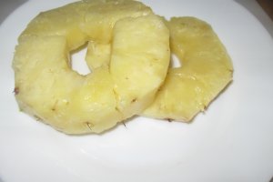 Pizza cu ananas si piept de pui