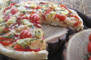 Pizza cu ananas si piept de pui