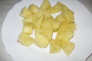 Pizza cu ananas si piept de pui