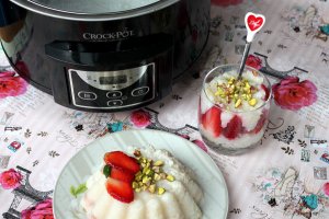 Orez cu lapte de cocos, capsuni si fistic la slow cooker Crock-Pot 4,7 L