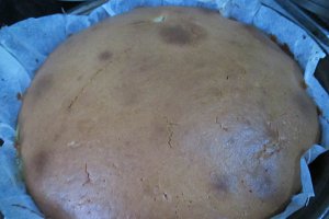 Prajitura pufoasa cu piersici