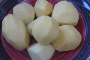Supa crema de cartofi cu ardei copt si usturoi