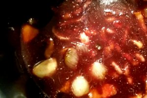 Oua posate cu sos bourguignon