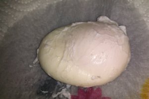Oua posate cu sos bourguignon
