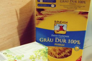 Fusilli cu caracatita, legume si kiwi