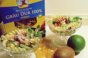 Fusilli cu caracatita, legume si kiwi
