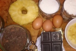 Negresa cu ciocolata si ananas