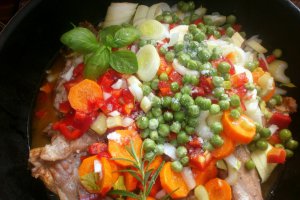 Tocanita de legume cu carne de iepure