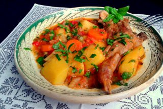 Tocanita de legume cu carne de iepure