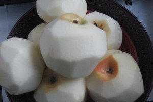 Prajitura cu mere si gris (insiropata)