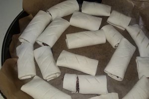 Strudele cu dulceata de visine si nuca