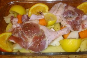 Pulpe de rata cu legume la cuptor si sos de fistic