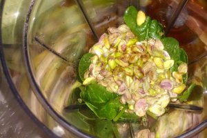 Pulpe de rata cu legume la cuptor si sos de fistic