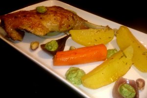 Pulpe de rata cu legume la cuptor si sos de fistic
