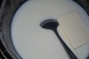 Cornuri pufoase cu gem de gutui