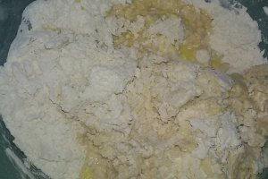 Cornuri pufoase cu gem de gutui