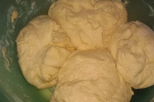 Cornuri pufoase cu gem de gutui