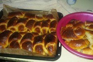 Cornuri pufoase cu gem de gutui