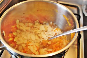 Placinta cu dovleac, mere, morcovi si migdale la slow cooker Crock-Pot 4,7 L