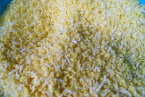 Piept de pui crocant cu paste si galbiori