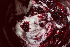 Pandispan cu fructe si crema fina de branza
