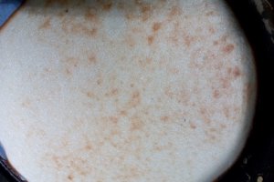 Prajitura in straturi cu scortisoara si nuca