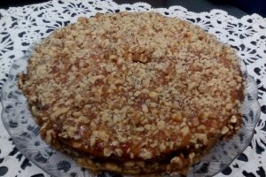 Prajitura in straturi cu scortisoara si nuca