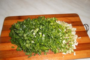Spata de porc la cuptor, cu usturoi verde