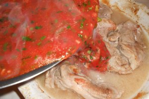 Spata de porc la cuptor, cu usturoi verde