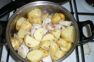 Mancarica de cartofi noi cu carne