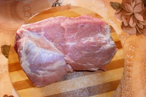 Pulpa de porc prefiarta, pe pat de legume, la cuptor