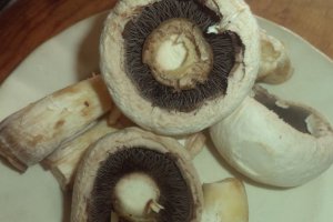 Carne cu ciuperci la cuptor si legume la tigaie