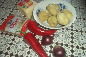 Tarta din cartofi cu legume si cascaval la cuptor